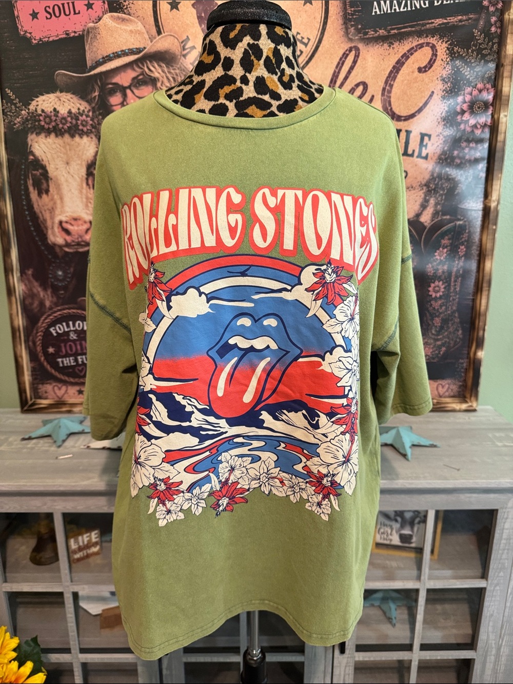 NWT Fantastic Fawn Rolling Stones Graphic Tee in Olive Green Sz Medium
